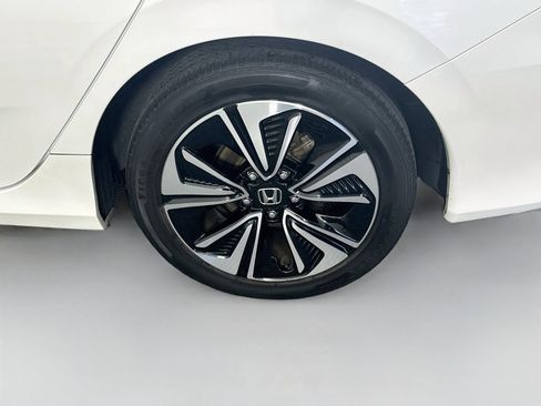 Used 2018 Honda Civic EX-T image 11