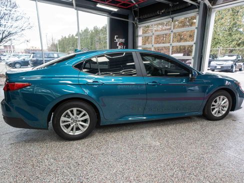 Used 2025 Toyota Camry LE image 4