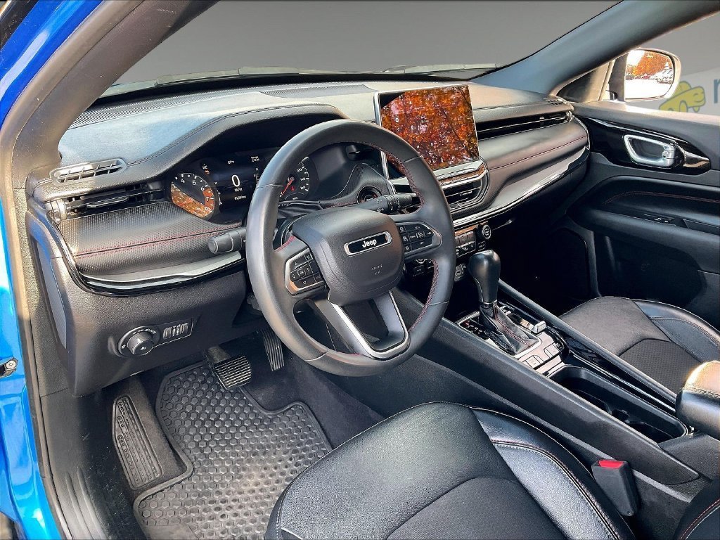 Used 2023 Jeep Compass Trailhawk AWD/4WD image 8
