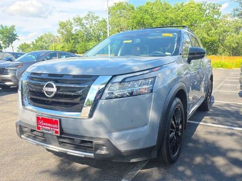 Certified 2022 Nissan Pathfinder Platinum w/ Cargo Package AWD/4WD image 3