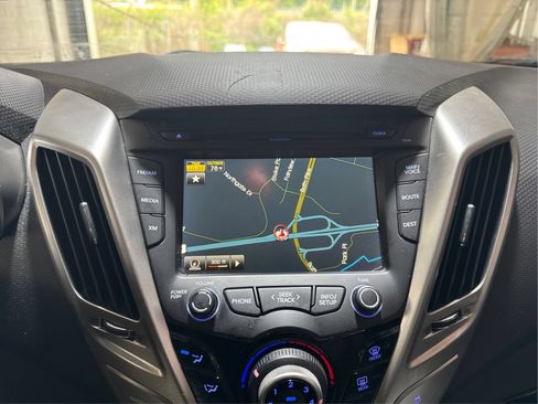 Used 2014 Hyundai Veloster w/ Technology Package 03 FWD image 37