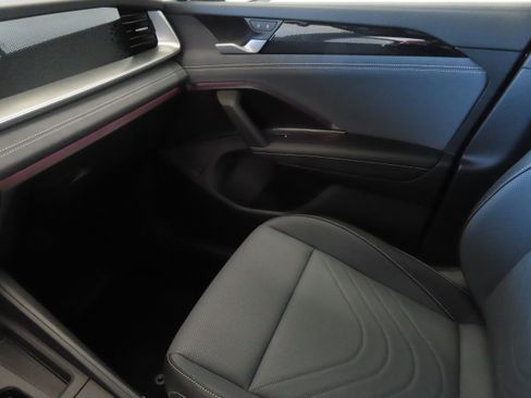 New 2026 Volkswagen Tiguan SE R-Line image 21