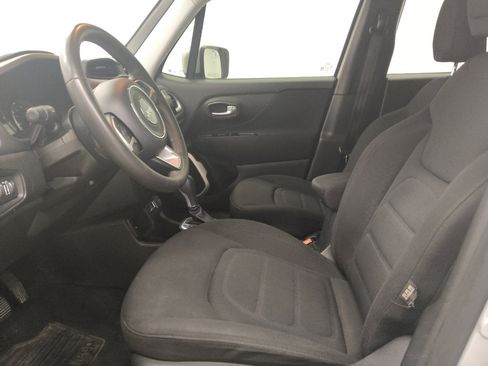 Used 2020 Jeep Renegade Latitude FWD image 17