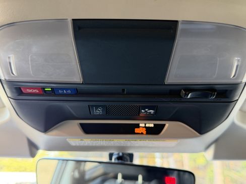 Used 2023 Subaru Crosstrek 2.0i Premium image 16