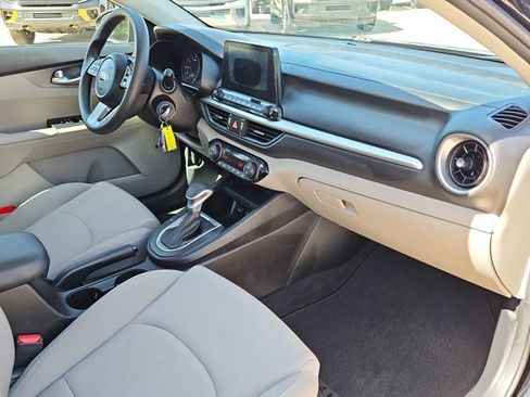 Used 2019 Kia Forte LXS FWD image 19
