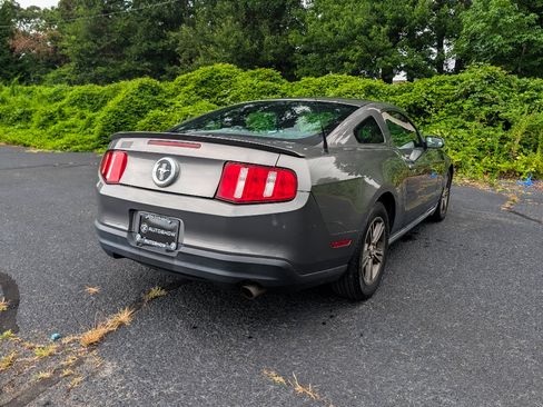 Used 2010 Ford Mustang Premium RWD image 5