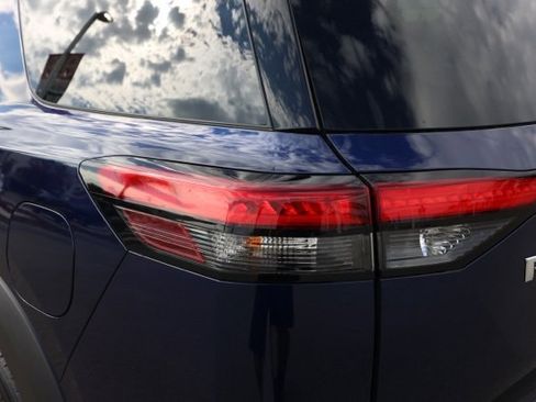 New 2025 Nissan Pathfinder SV image 7