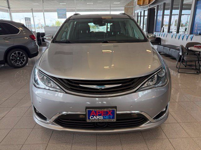 Used 2018 Chrysler Pacifica Limited w/ Advanced Safetytec Group FWD image 9