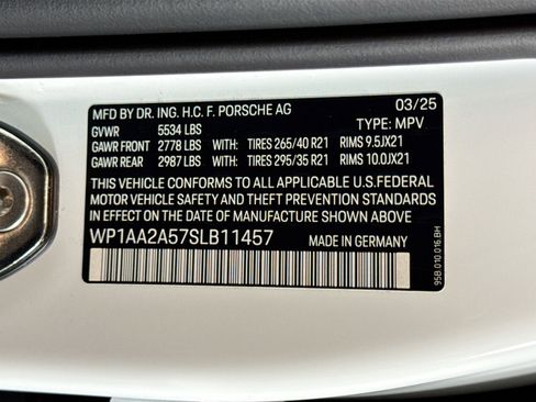 Used 2025 Porsche Macan image 24