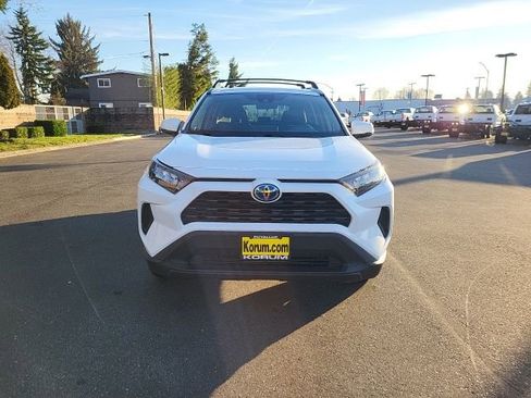 Used 2021 Toyota RAV4 LE image 9
