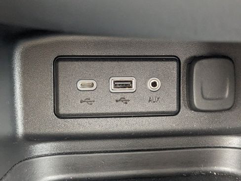 Used 2021 Chevrolet Equinox LT FWD image 24