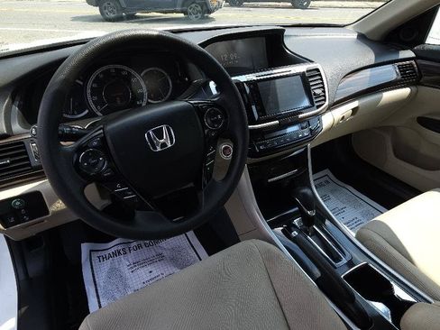 Used 2016 Honda Accord EX image 10