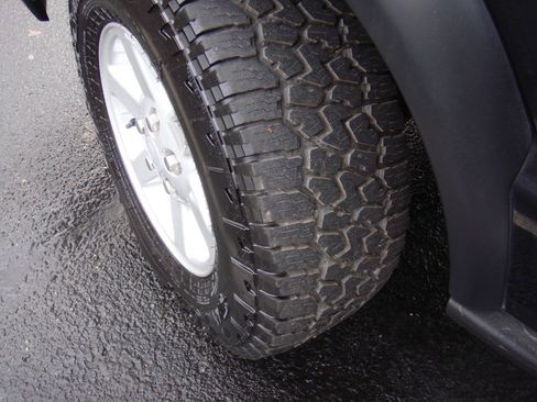 Used 2004 Land Rover Discovery S AWD/4WD image 21