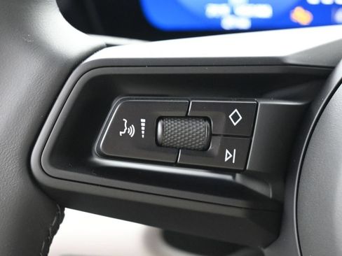 Certified 2025 Porsche Macan 4S Electric AWD/4WD image 21