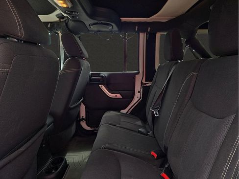 Used 2013 Jeep Wrangler Unlimited Sahara w/ Connectivity Group AWD/4WD image 9