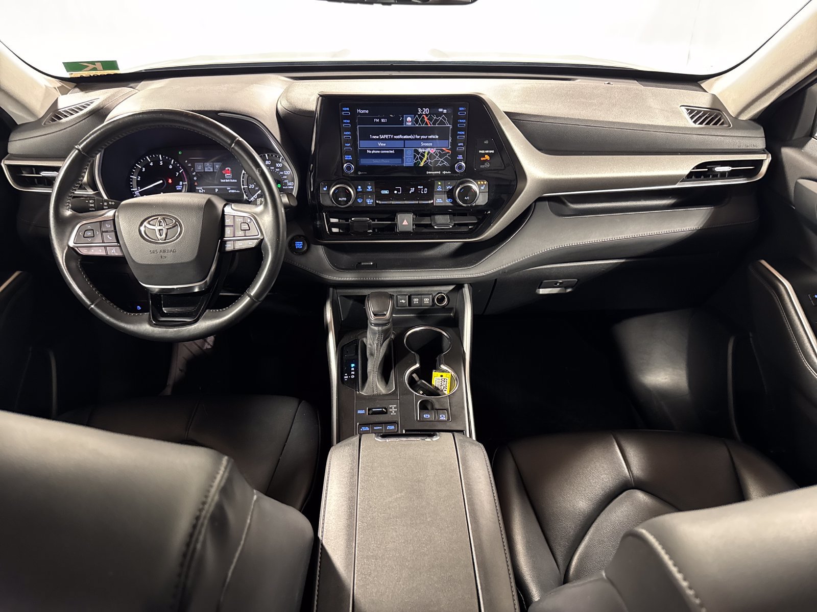 Used 2021 Toyota Highlander XLE AWD/4WD image 4