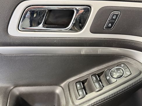 Used 2015 Ford Explorer XLT w/ Equipment Group 201A AWD/4WD image 19
