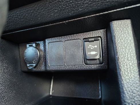 Used 2015 Toyota Corolla LE image 20