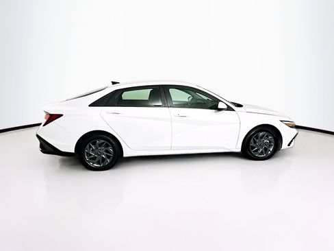 Used 2024 Hyundai Elantra SEL image 10