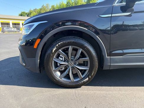 Used 2022 Volkswagen Tiguan SE AWD/4WD image 28