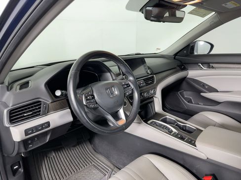 Used 2020 Honda Accord Touring image 3