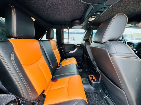 Used 2017 Jeep Wrangler Unlimited Rubicon w/ Connectivity Group AWD/4WD image 11