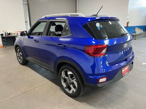 Used 2025 Hyundai Venue SEL FWD image 5