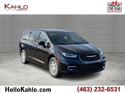 New 2026 Chrysler Pacifica Select