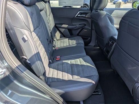 New 2025 Mitsubishi Outlander SE image 28