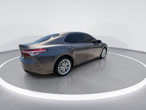Used 2018 Toyota Camry XLE FWD image 8