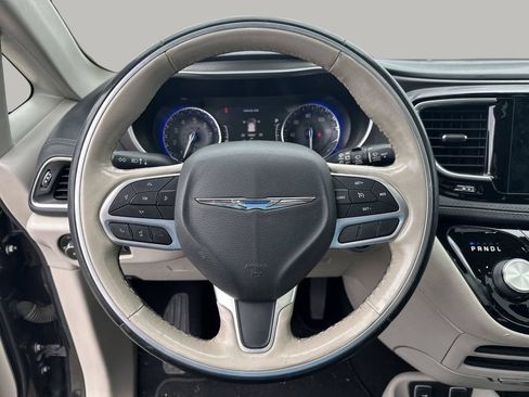 Used 2019 Chrysler Pacifica Limited FWD image 15