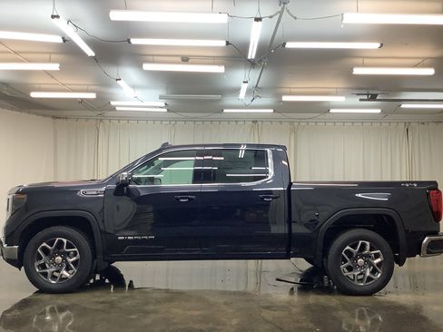 New 2026 GMC Sierra 1500 SLE image 10