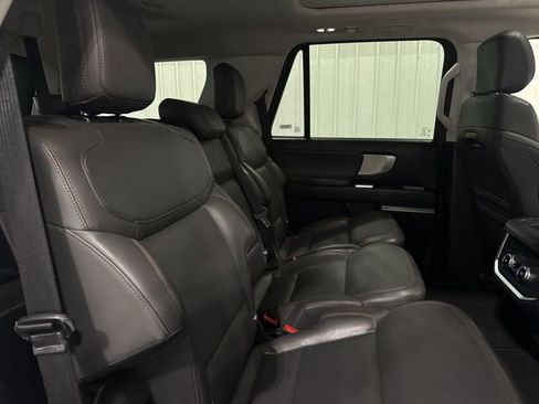 Used 2025 Ford Expedition Active AWD/4WD image 30