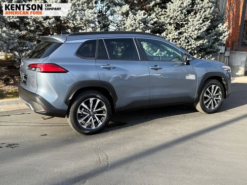 Used 2025 Toyota Corolla Cross XLE image 10