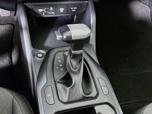 Used 2025 Kia K4 FWD image 11