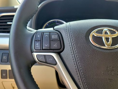 Used 2019 Toyota Highlander XLE image 25