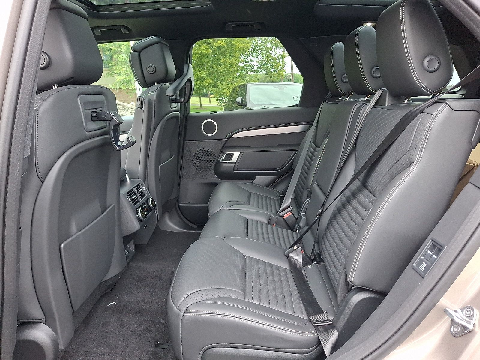 New 2026 Land Rover Discovery Dynamic SE AWD/4WD image 7