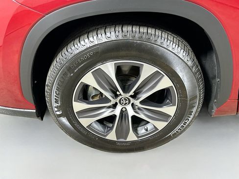 Used 2021 Toyota Highlander XLE FWD image 8