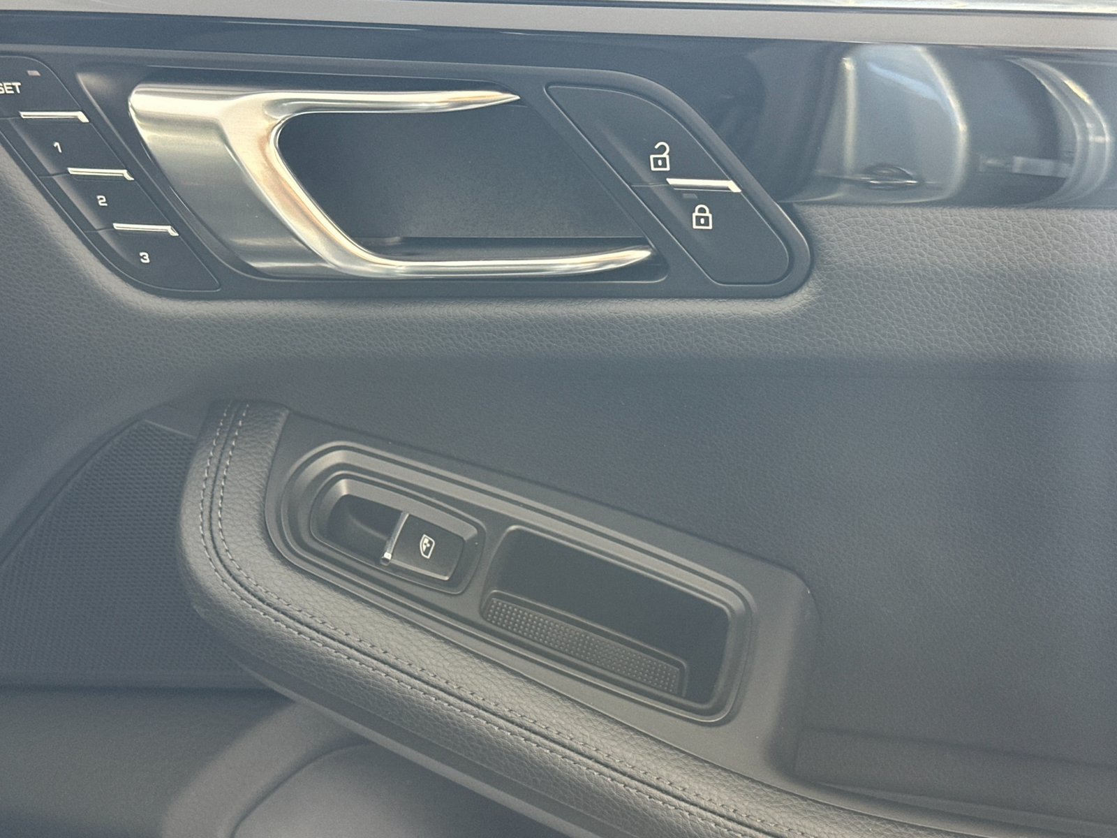 Certified 2026 Porsche Macan AWD/4WD image 20