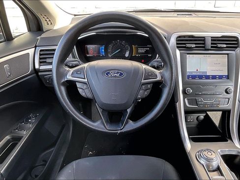 Used 2020 Ford Fusion SE image 4
