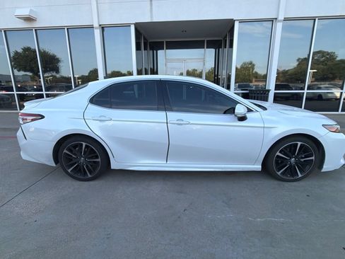 Used 2019 Toyota Camry XSE FWD image 5