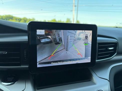 Used 2022 Ford Explorer XLT w/ Equipment Group 202A RWD image 14