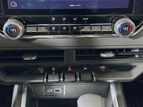 Used 2025 Chevrolet Colorado Trail Boss image 18