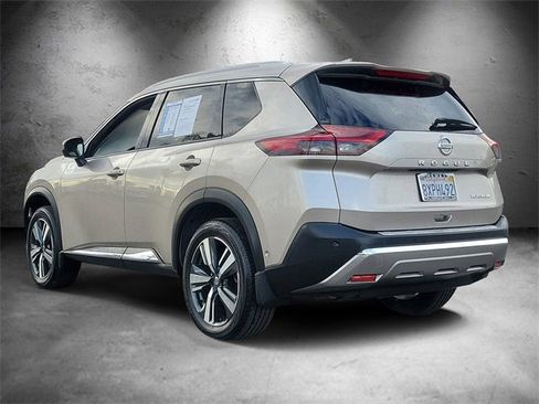 Used 2021 Nissan Rogue Platinum image 4