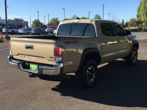 Used 2020 Toyota Tacoma TRD Off-Road AWD/4WD image 7