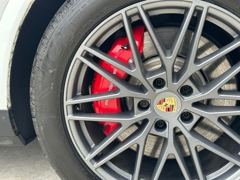 Certified 2025 Porsche Cayenne S AWD/4WD image 16