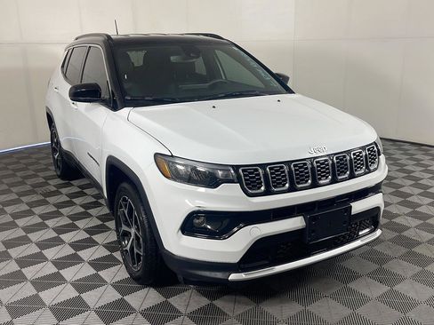 Used 2024 Jeep Compass Limited AWD/4WD image 4