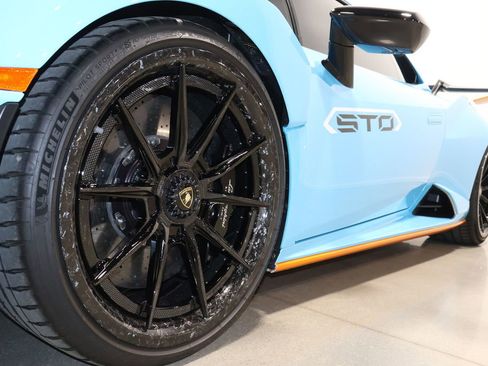 Used 2021 Lamborghini Huracan STO image 14