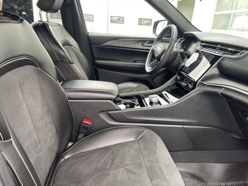 Used 2023 Jeep Grand Cherokee L Altitude image 22