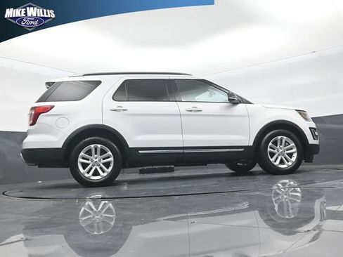 Used 2017 Ford Explorer XLT w/ Equipment Group 202A FWD image 24